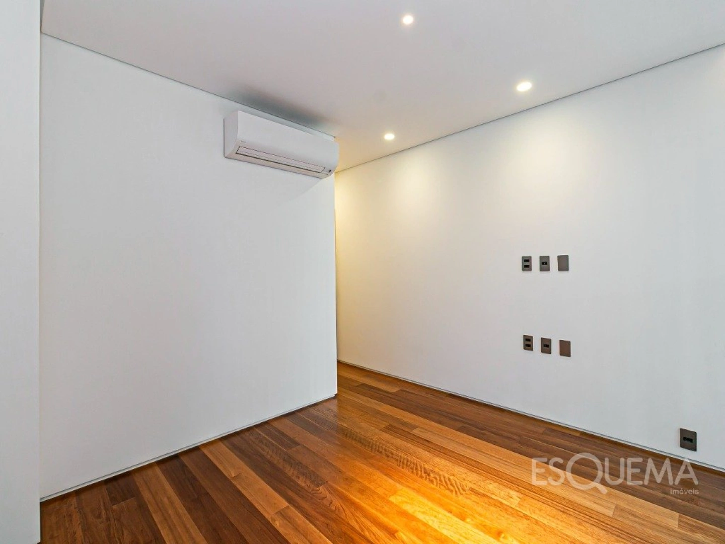 Casa nova com projeto contemporâneo em rua valorizada no Jardim Paulistano - Imagem 12