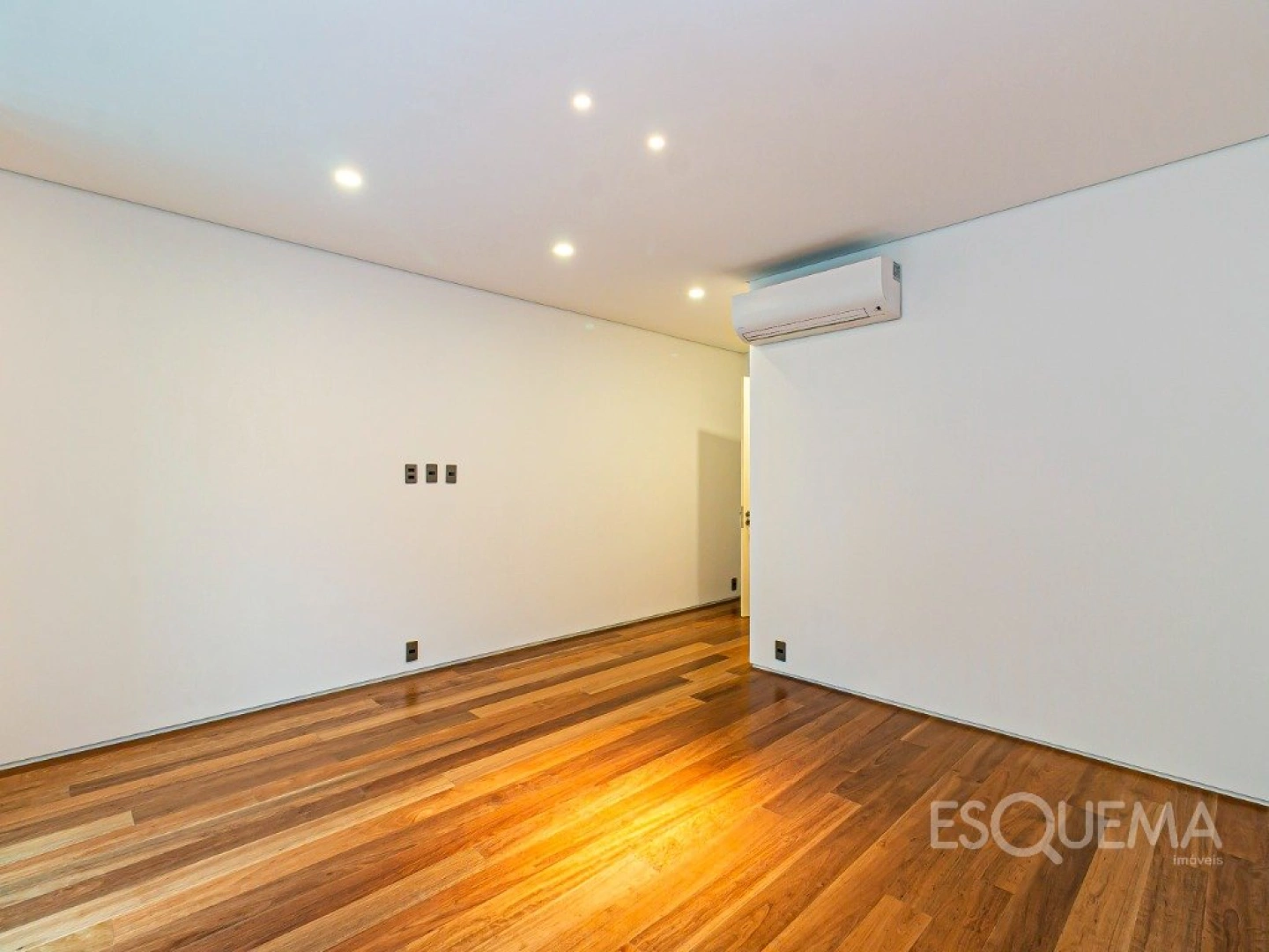 Casa nova com projeto contemporâneo em rua valorizada no Jardim Paulistano - Imagem 15