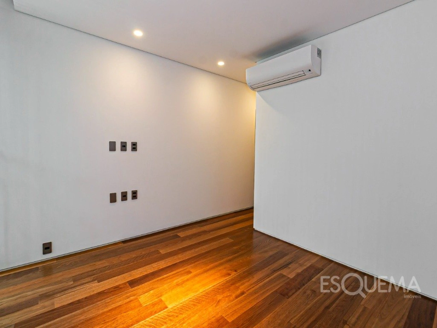 Casa nova com projeto contemporâneo em rua valorizada no Jardim Paulistano - Imagem 9