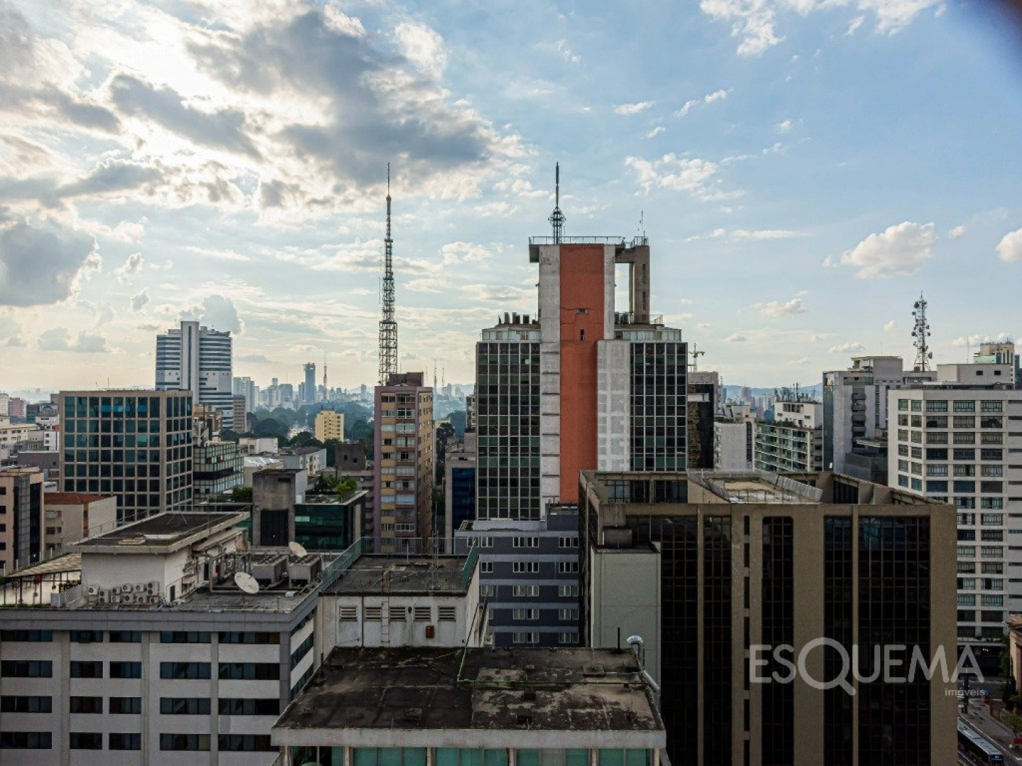 Apartamento com elevador privativo e potencial de reforma em Cerqueira César - Imagem 14