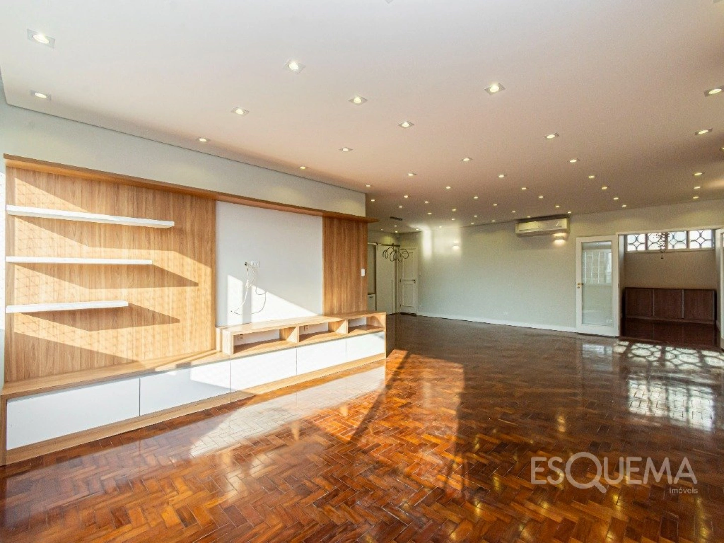 Apartamento com elevador privativo e potencial de reforma em Cerqueira César - Imagem 2