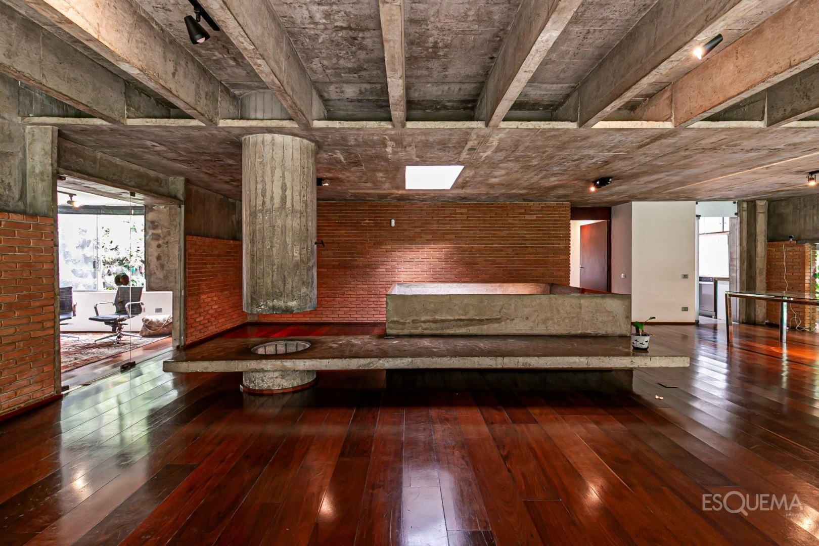 Casa de estilo modernista em rua arborizada na Cidade Jardim - Imagem 10
