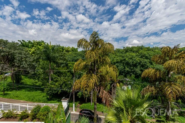 Casa contemporânea com piscina e área de lazer completa na Cidade Jardim