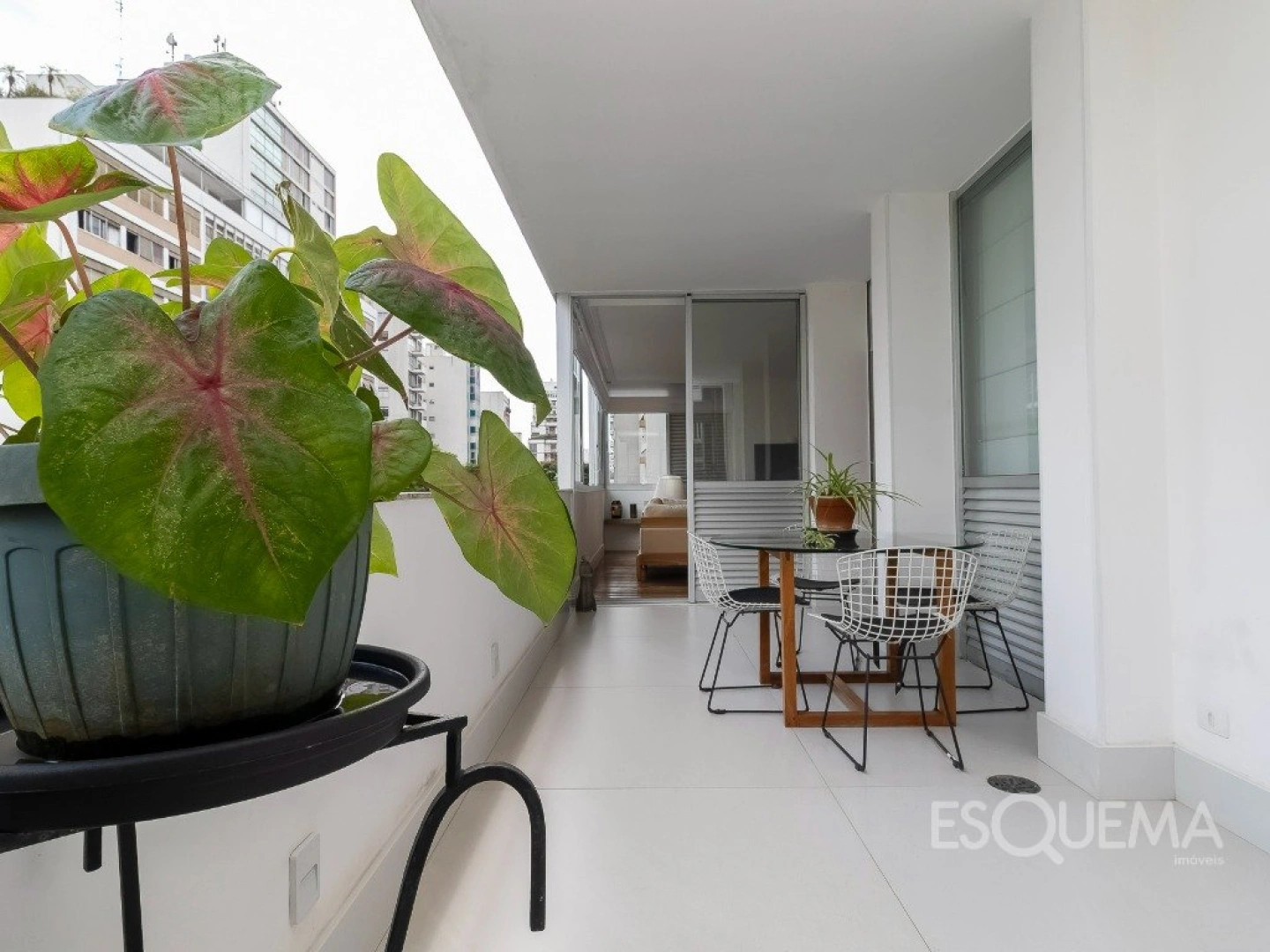 Apartamento totalmente reformado com varanda em Higienópolis - Imagem 1