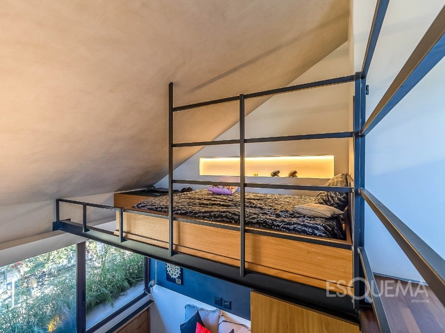 Casa contemporânea com piscina aquecida e jardim no Alto de Pinheiros - Imagem 12