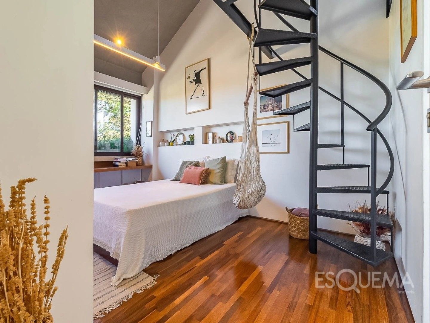 Casa contemporânea com piscina aquecida e jardim no Alto de Pinheiros - Imagem 13