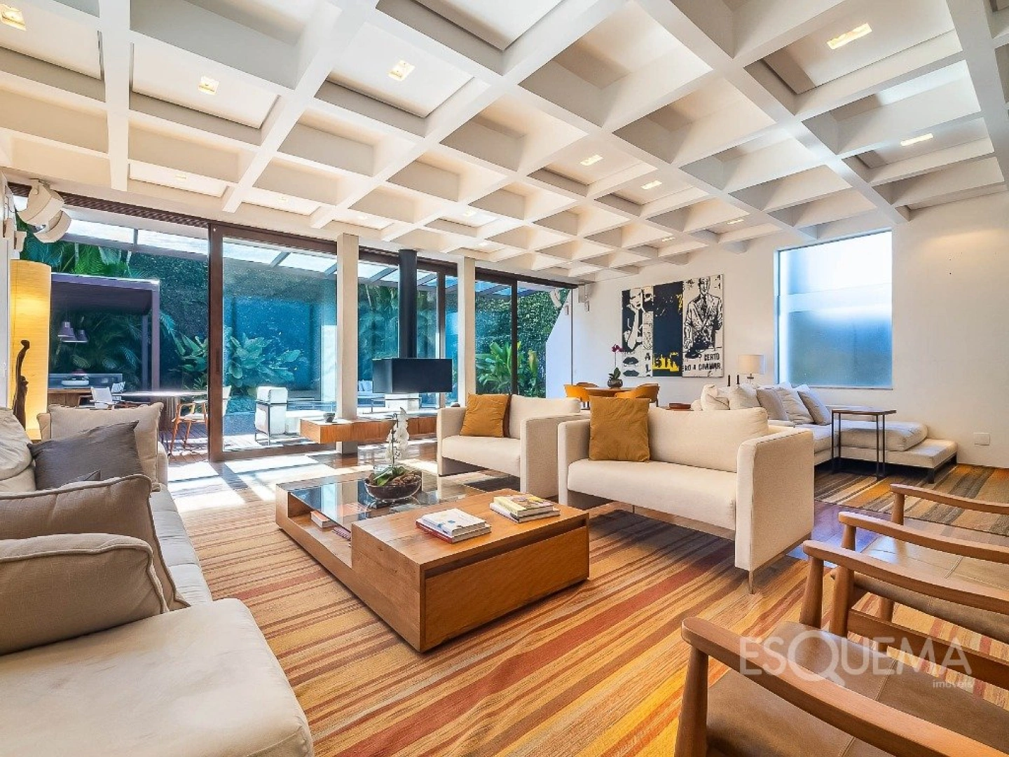 Casa contemporânea com piscina aquecida e jardim no Alto de Pinheiros - Imagem 2