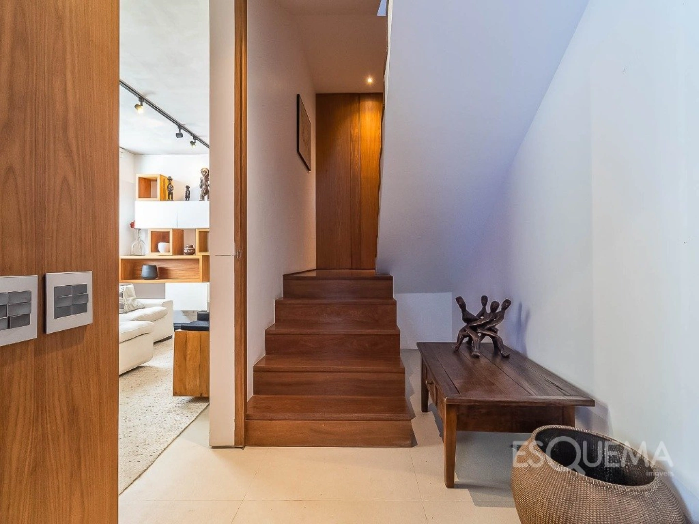 Casa contemporânea com piscina aquecida e jardim no Alto de Pinheiros - Imagem 6