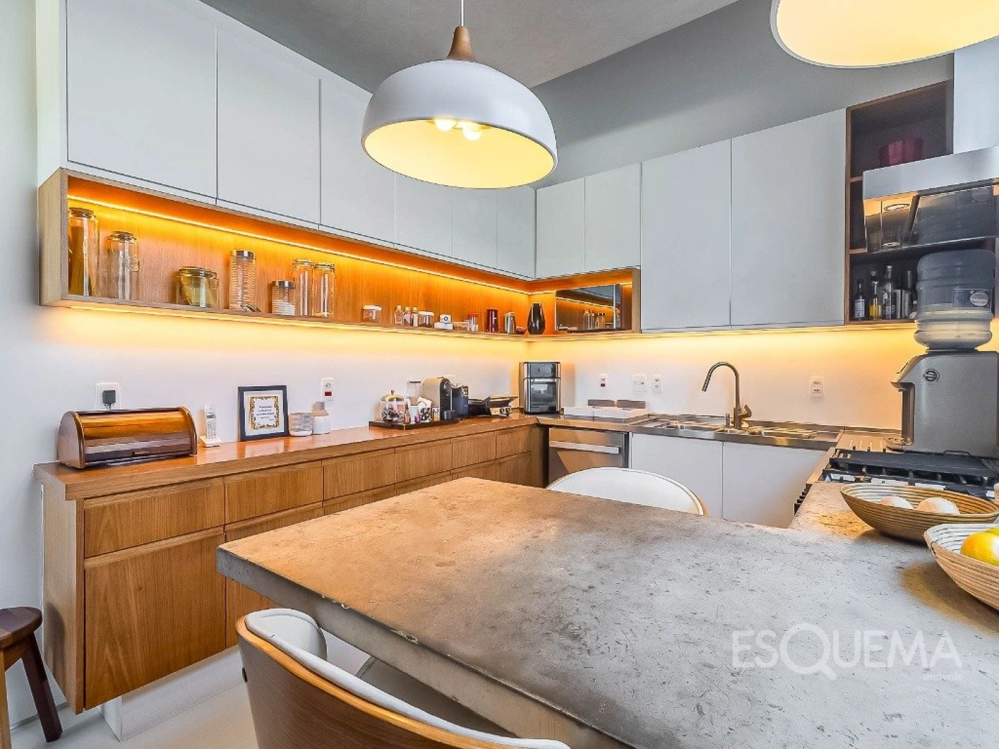Casa contemporânea com piscina aquecida e jardim no Alto de Pinheiros - Imagem 8