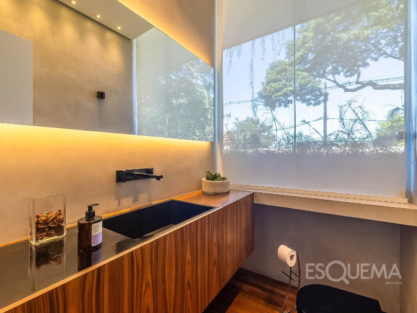 Casa contemporânea com piscina aquecida e jardim no Alto de Pinheiros - Imagem 9