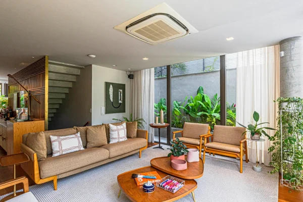Casa com projeto contemporâneo no Jardim Paulista
