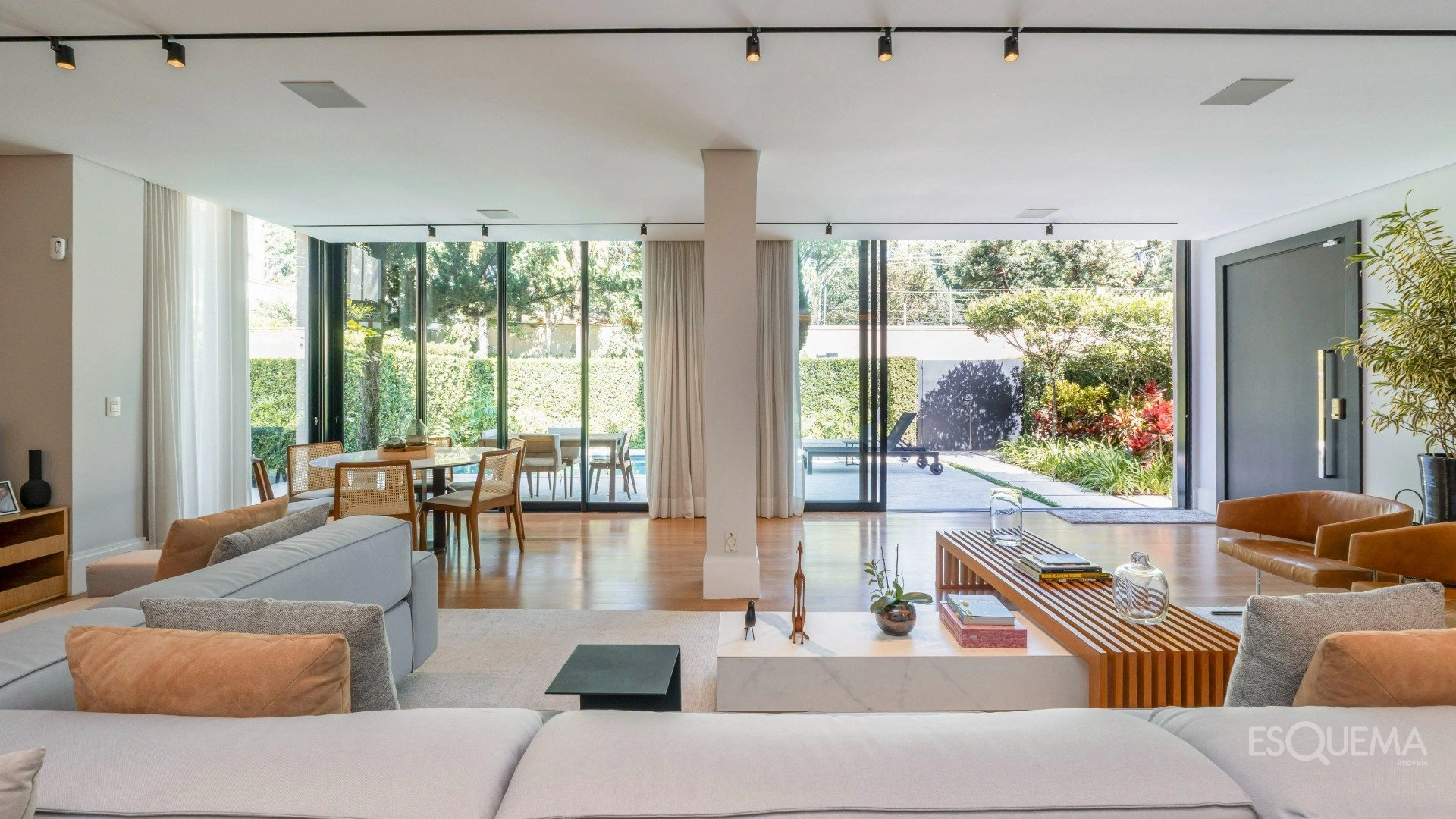 Casa contemporânea no Condomínio Villa Giardino, Jardim Morumbi - Imagem 2