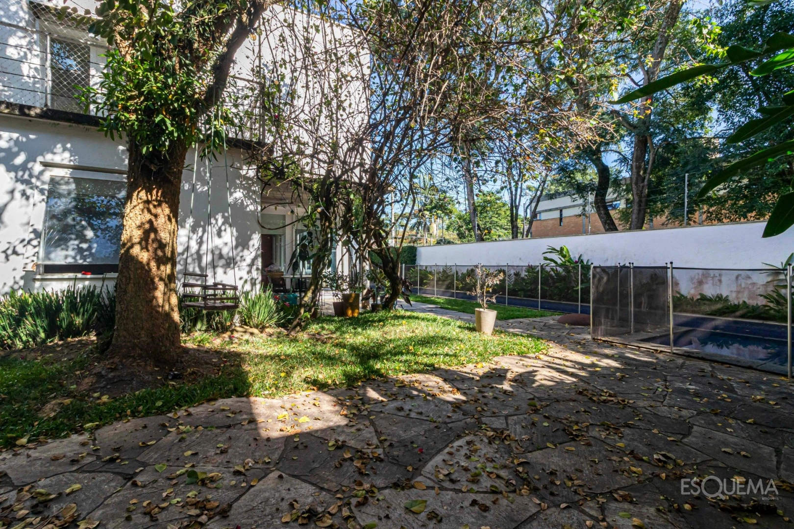 Casa em rua tranquila e arborizada - Imagem 11