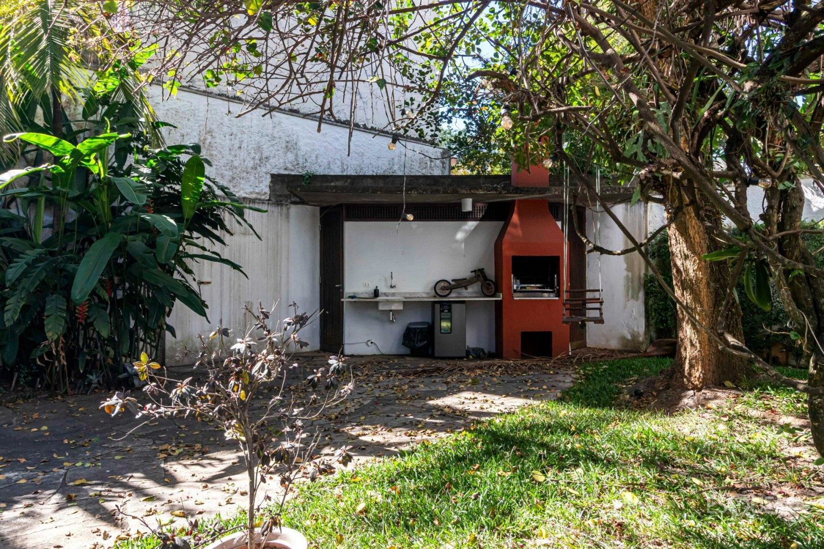 Casa em rua tranquila e arborizada - Imagem 13