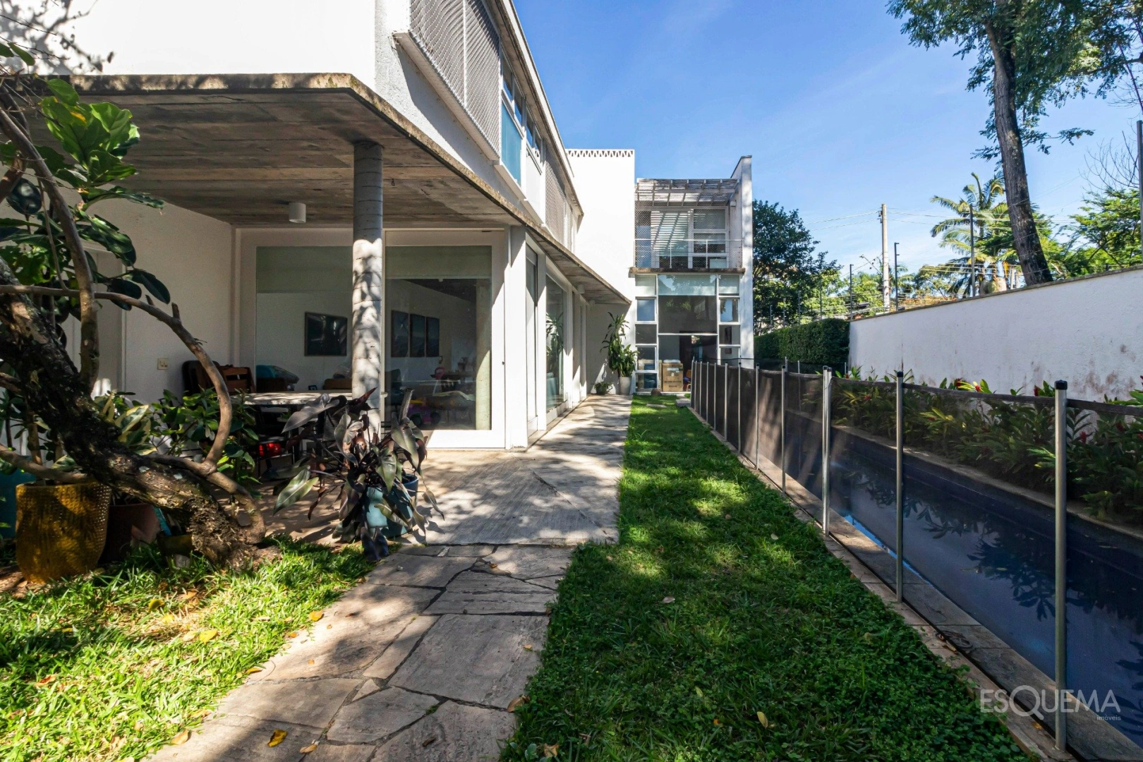 Casa em rua tranquila e arborizada - Imagem 14
