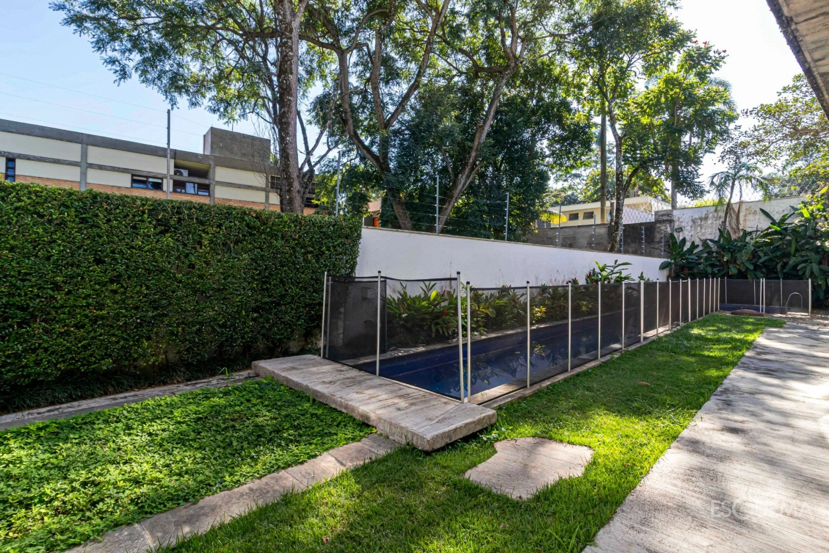 Casa em rua tranquila e arborizada - Imagem 9
