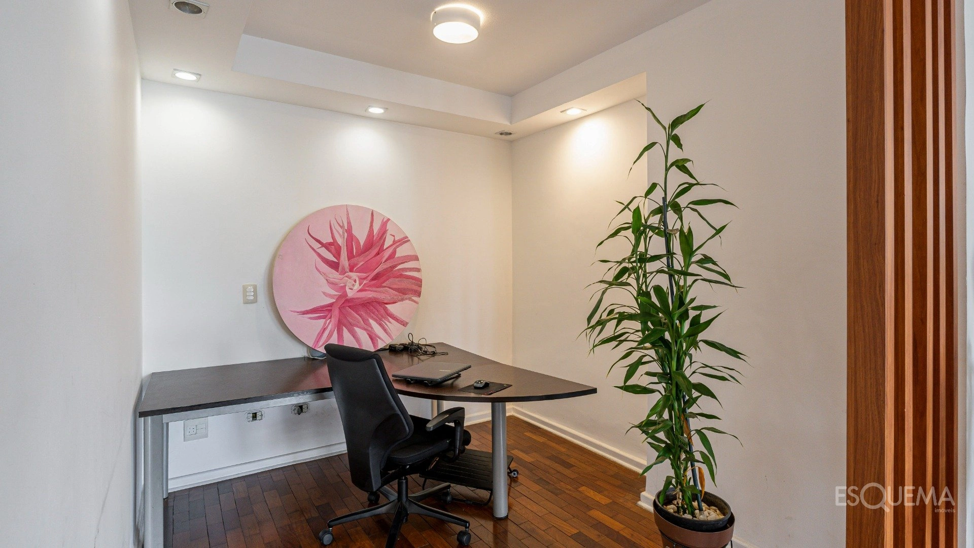 Apartamento iluminado, espaçoso e bem localizado no Jardim América - Imagem 7