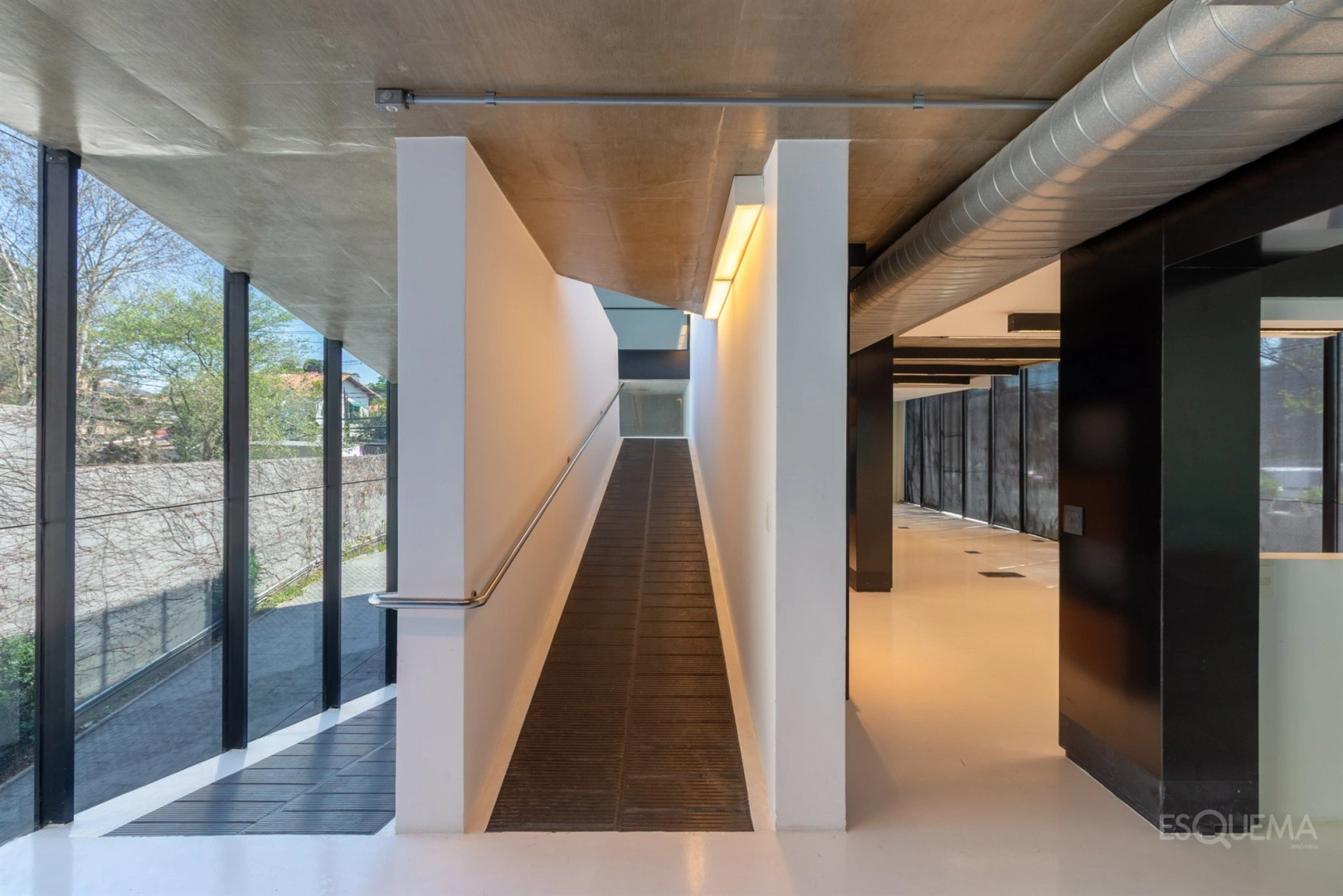Casa Comercial na Avenida Brasil - Imagem 13