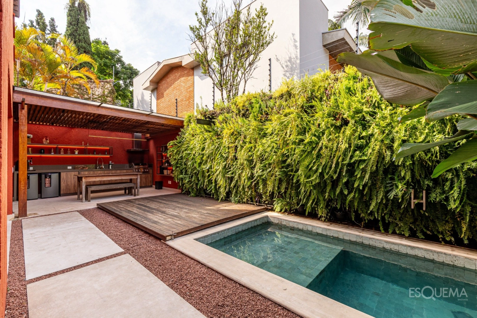 Casa reformada com 3 suítes no Jardim Luzitânia - Imagem 1