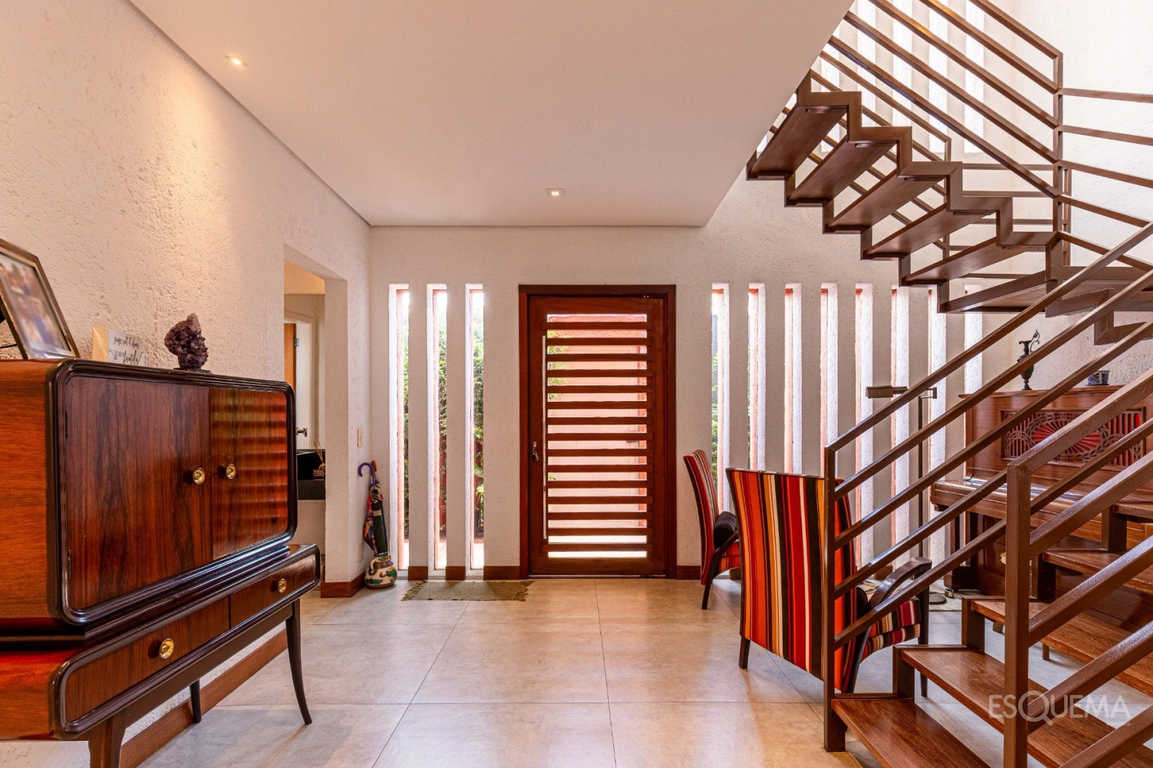 Casa reformada com 3 suítes no Jardim Luzitânia - Imagem 3