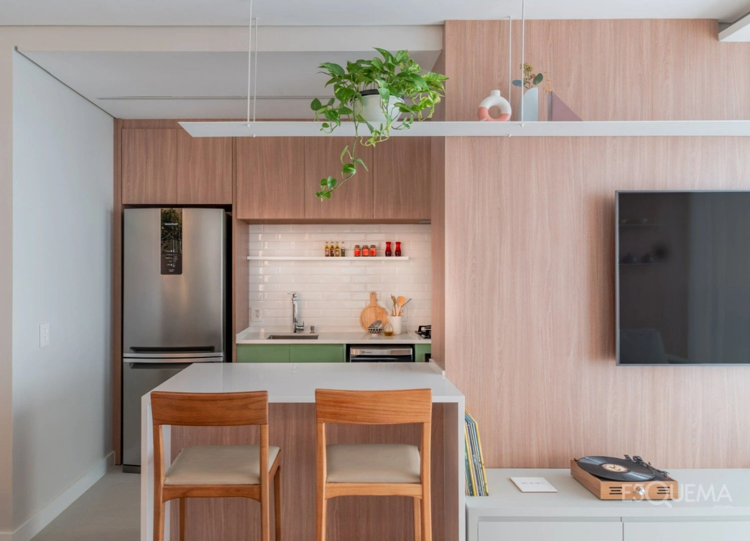 Apartamento pronto para morar, totalmente reformado e mobiliado - Imagem 3