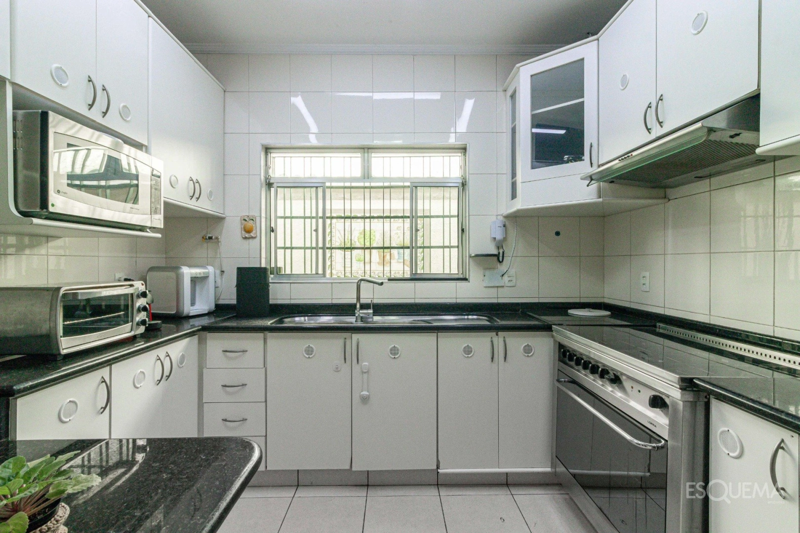 Casa térrea com potencial de modernização no Jardim Guedala - Imagem 9