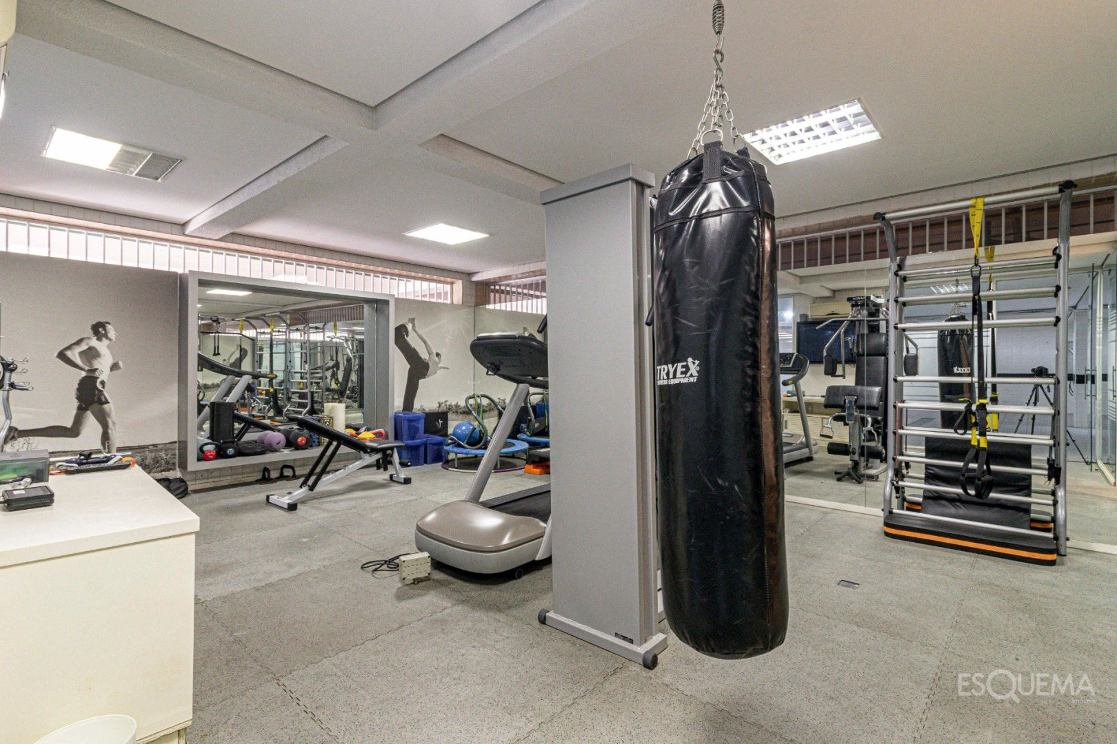 Casa elegante em condomínio no Jardim Luzitânia - Imagem 15