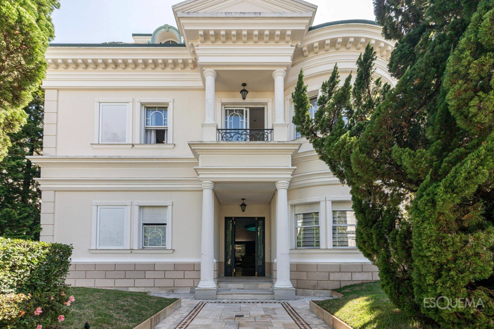 Casa elegante em condomínio no Jardim Luzitânia - Imagem 2