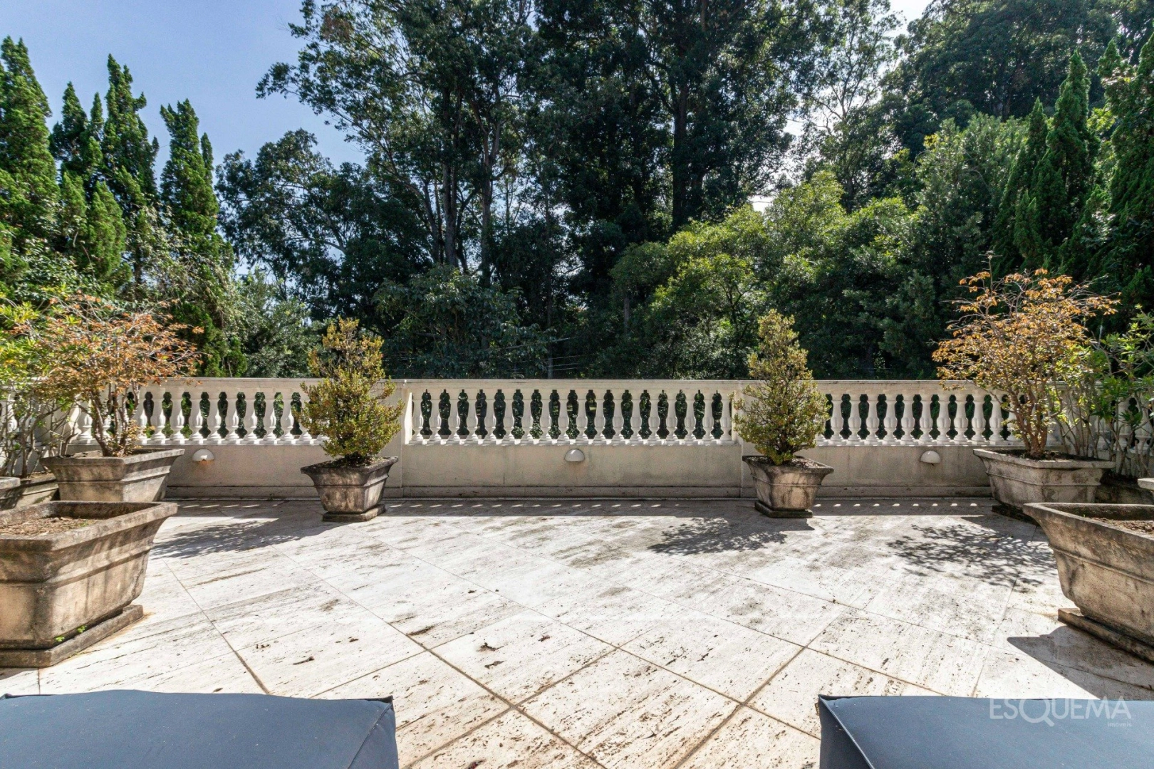 Casa elegante em condomínio no Jardim Luzitânia - Imagem 3