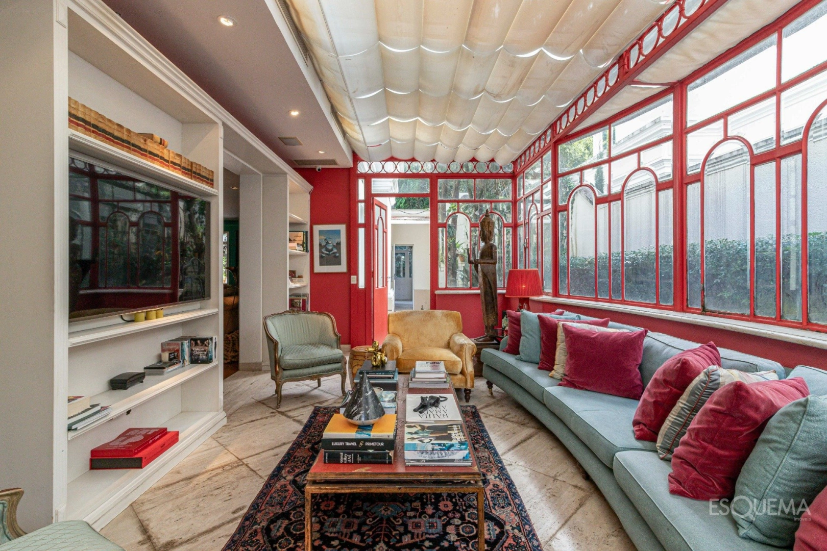 Casa elegante em condomínio no Jardim Luzitânia - Imagem 8