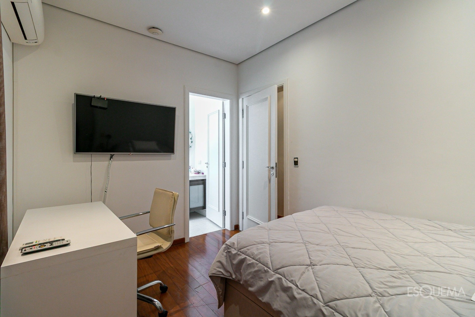 Casa compacta com 3 suítes no Jardim Europa - Imagem 14