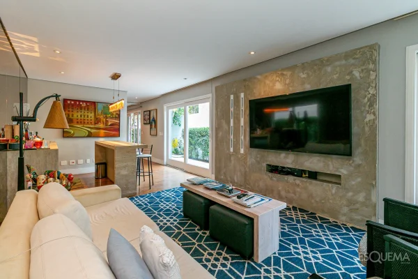Casa compacta com 3 suítes no Jardim Europa