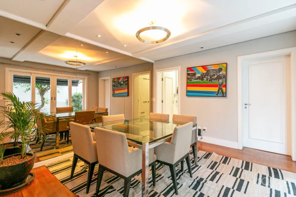 Casa compacta com 3 suítes no Jardim Europa