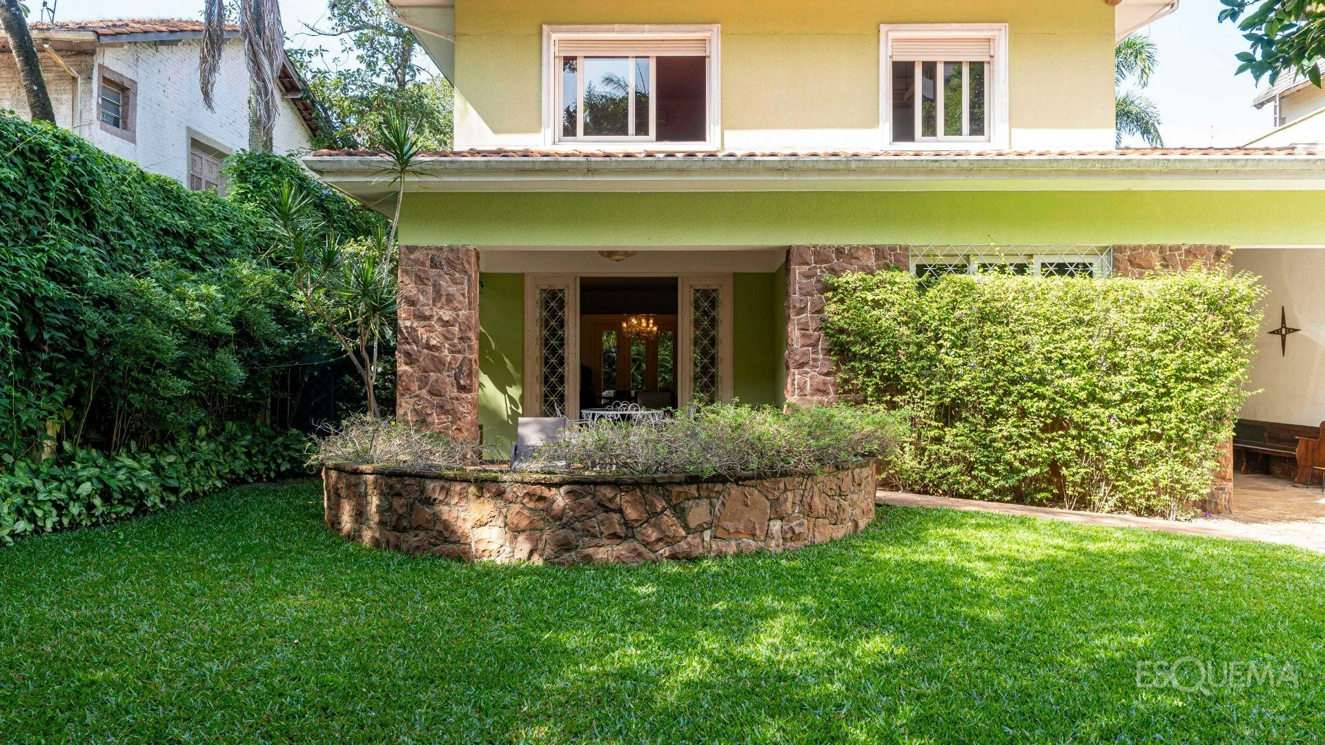 Casa com amplo jardim à venda no Jardim Paulista - Imagem 1