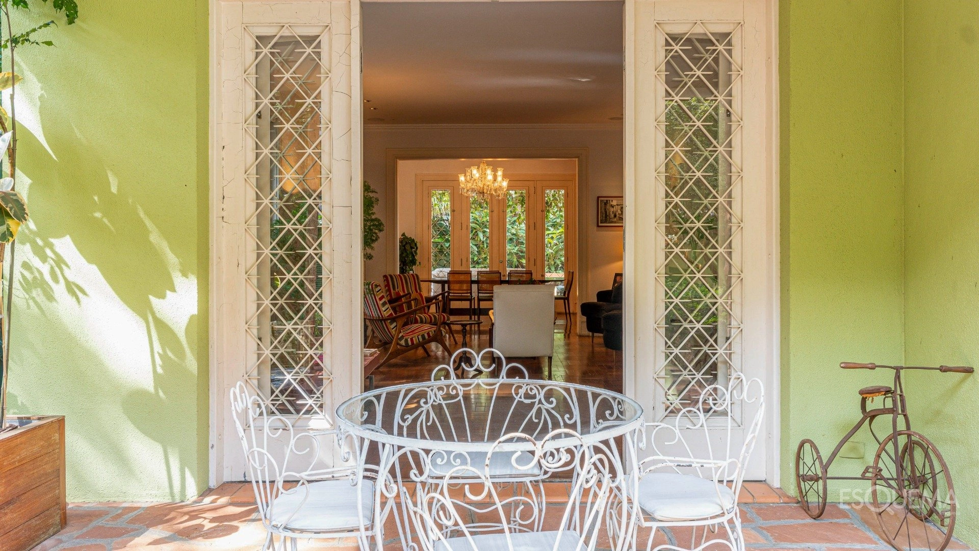 Casa com amplo jardim à venda no Jardim Paulista - Imagem 2