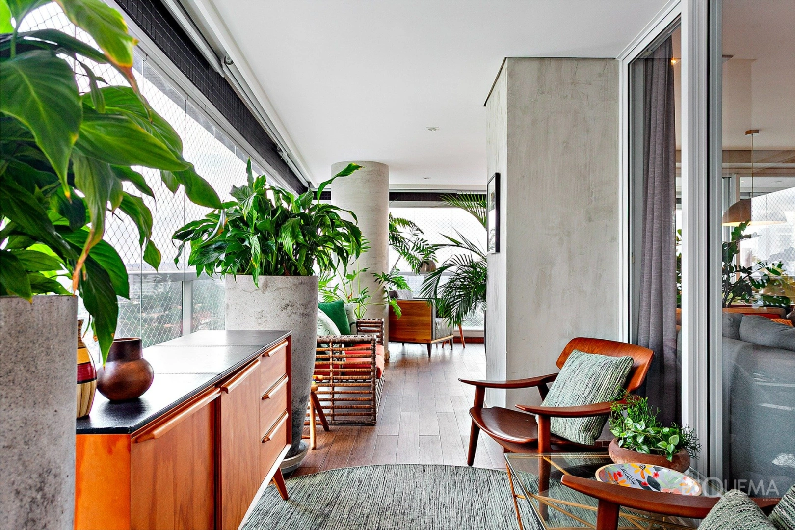 Apartamento reformado em edifício com lazer completo - Imagem 1