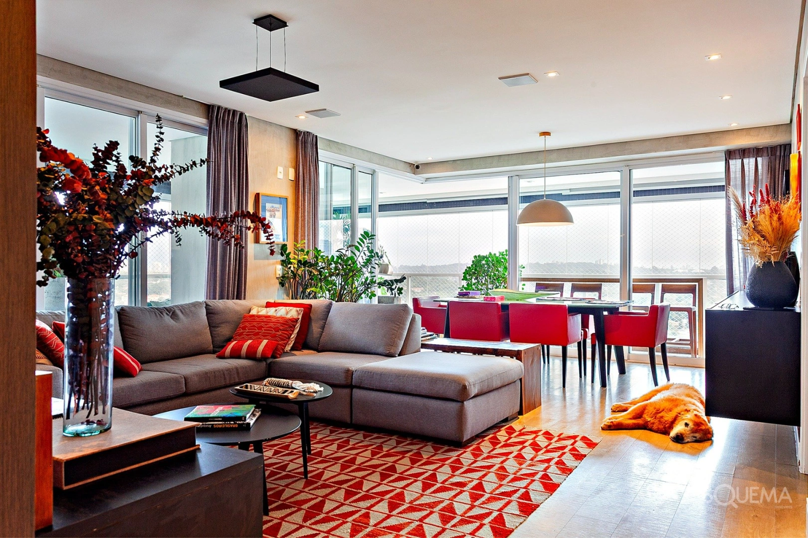 Apartamento reformado em edifício com lazer completo - Imagem 2