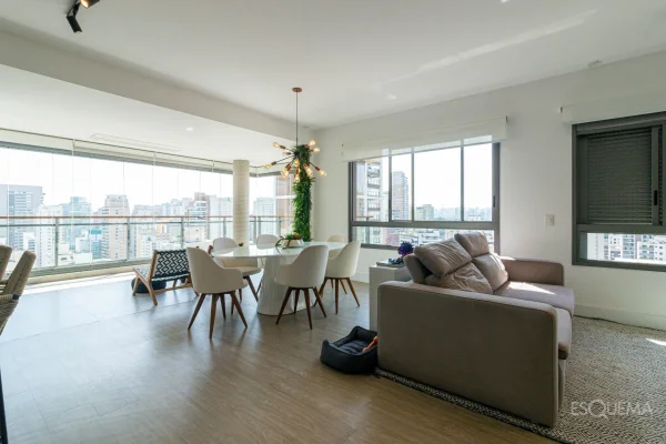 Apartamento reformado e pronto para morar em Moema