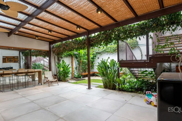 Casa de vila reformada na Vila Madalena