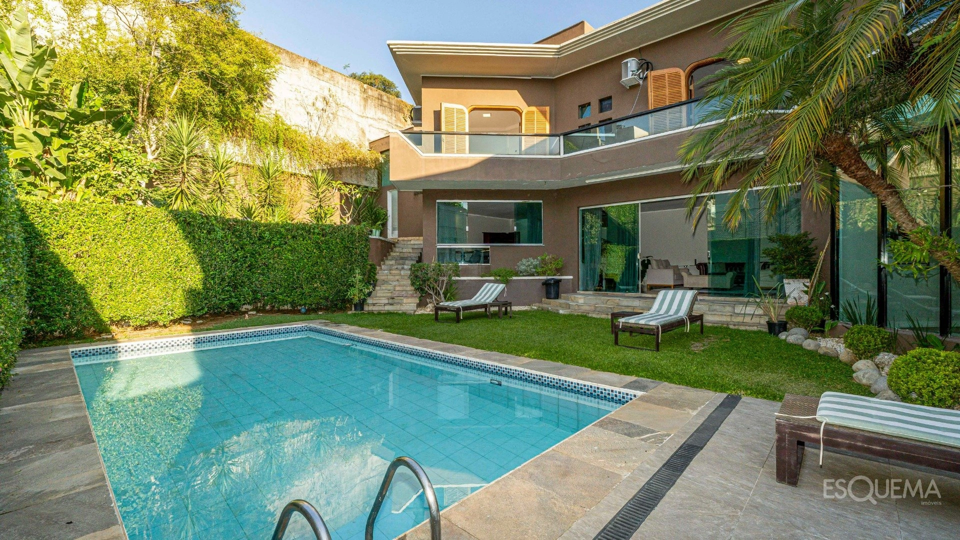 Casa com jardim e piscina em rua tranquila no Jardim Guedala - Imagem 1