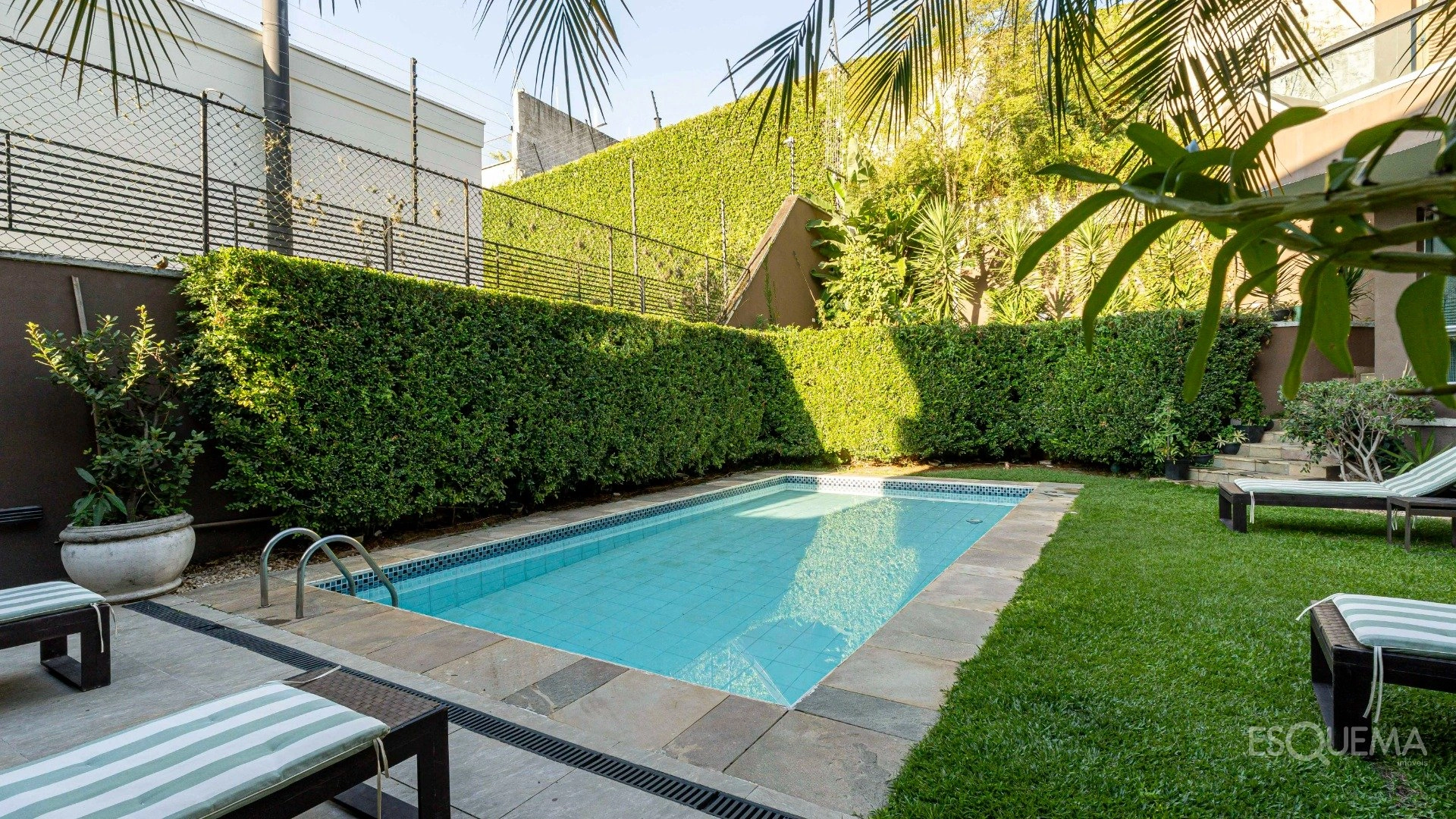 Casa com jardim e piscina em rua tranquila no Jardim Guedala - Imagem 2