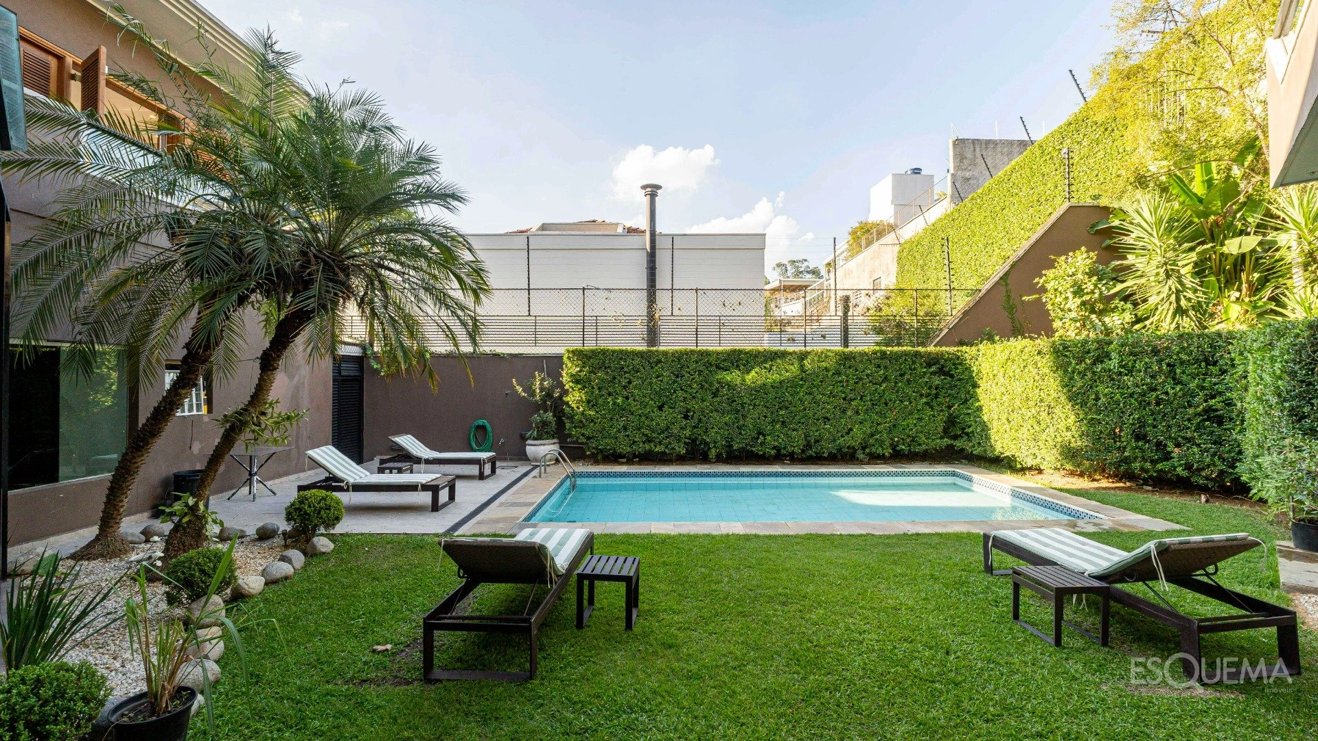 Casa com jardim e piscina em rua tranquila no Jardim Guedala - Imagem 4