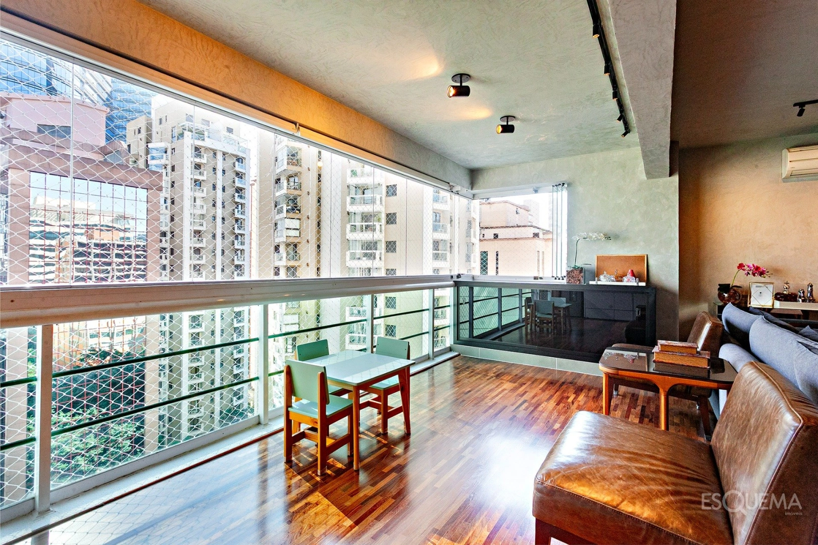 Apartamento mobiliado e reformado, pronto para morar - Imagem 1