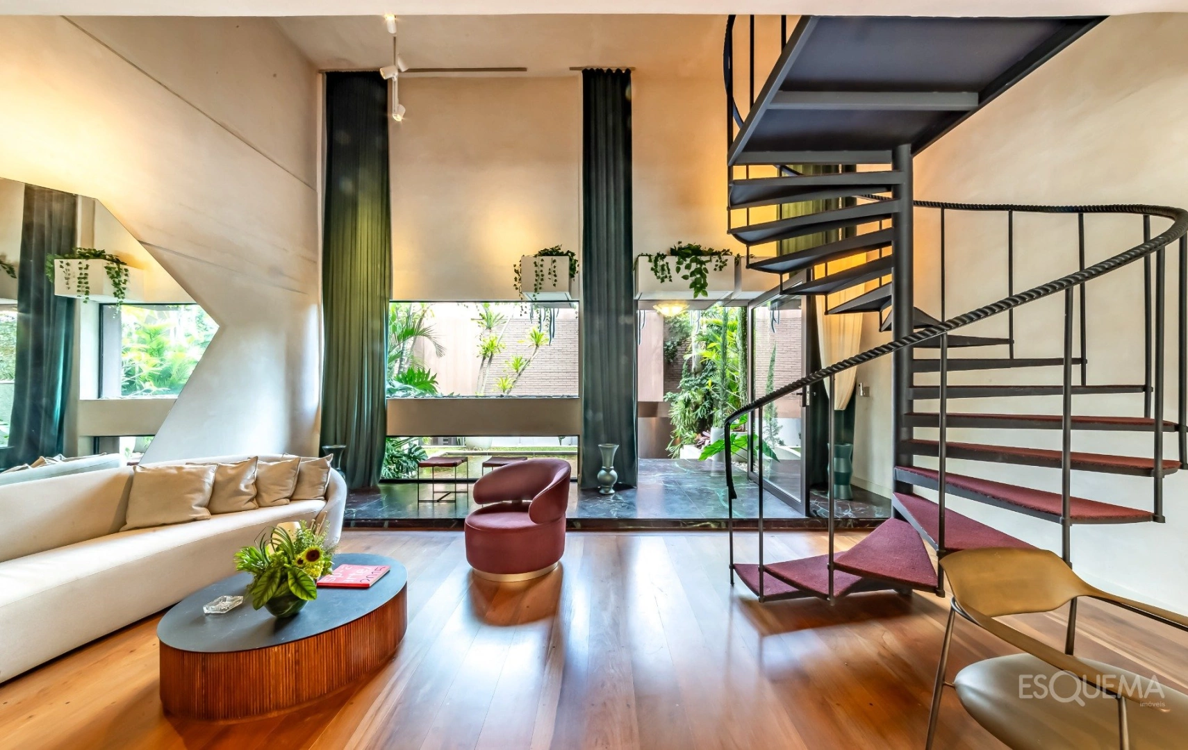 Casa com brutalismo reinterpretado e rooftop voltado ao pôr do sol em Pinheiros - Imagem 1