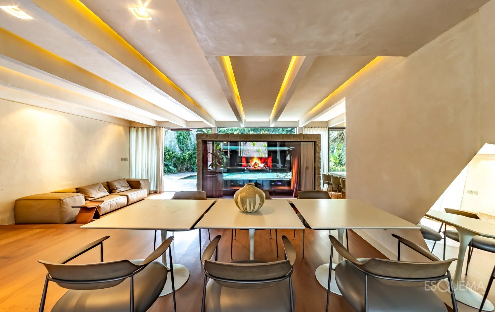 Casa com brutalismo reinterpretado e rooftop voltado ao pôr do sol em Pinheiros - Imagem 3