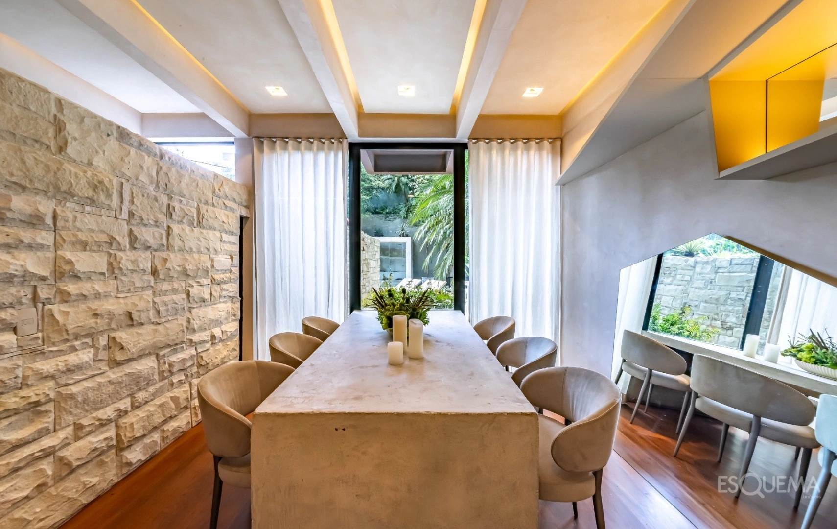 Casa com brutalismo reinterpretado e rooftop voltado ao pôr do sol em Pinheiros - Imagem 6