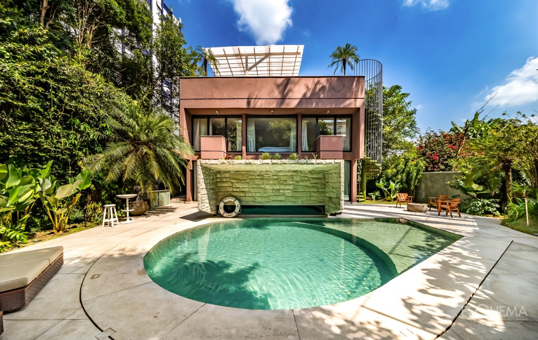 Casa com brutalismo reinterpretado e rooftop voltado ao pôr do sol em Pinheiros - Imagem 9