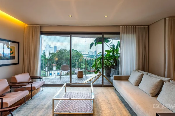 Apartamento com projeto de Isay Weinfeld e atmosfera acolhedora em Alto de Pinheiros