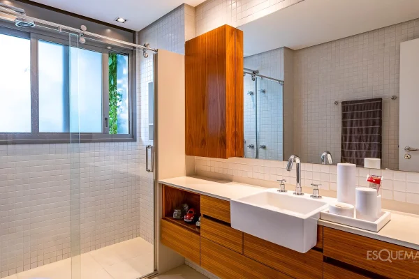 Apartamento com projeto de Isay Weinfeld e atmosfera acolhedora em Alto de Pinheiros