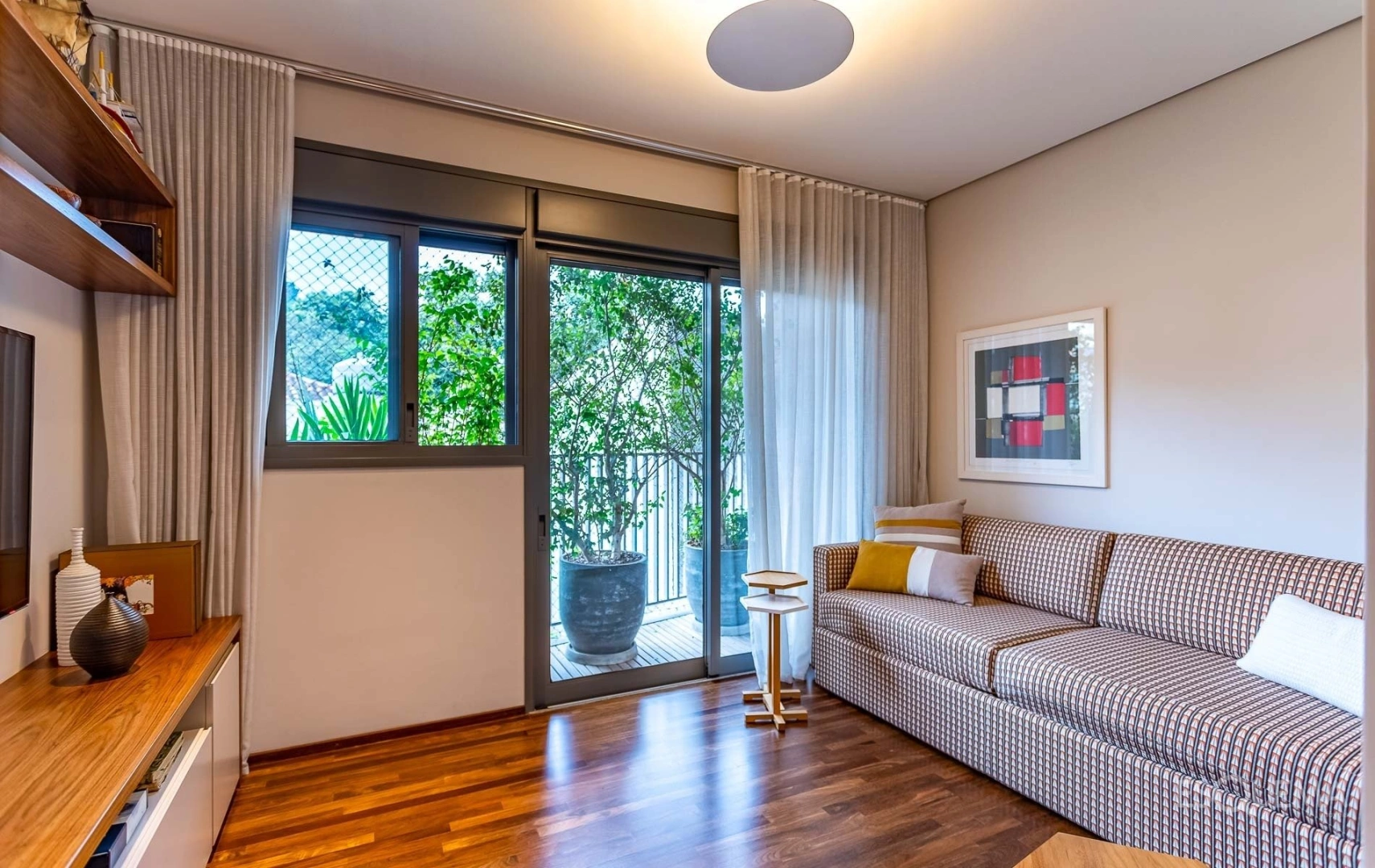Apartamento com projeto de Isay Weinfeld e atmosfera acolhedora em Alto de Pinheiros - Imagem 7